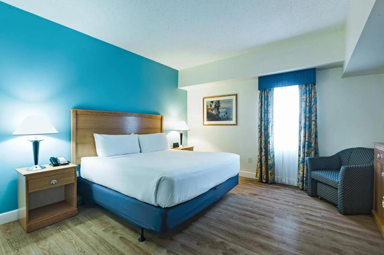 The Atrium Resort, Virginia Beach by Vacatia photo