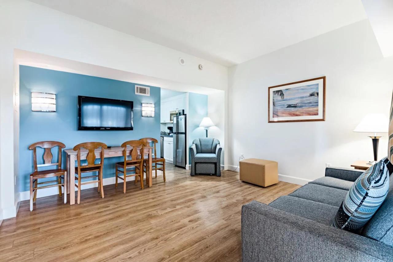 The Atrium Resort, Virginia Beach by Vacatia photo