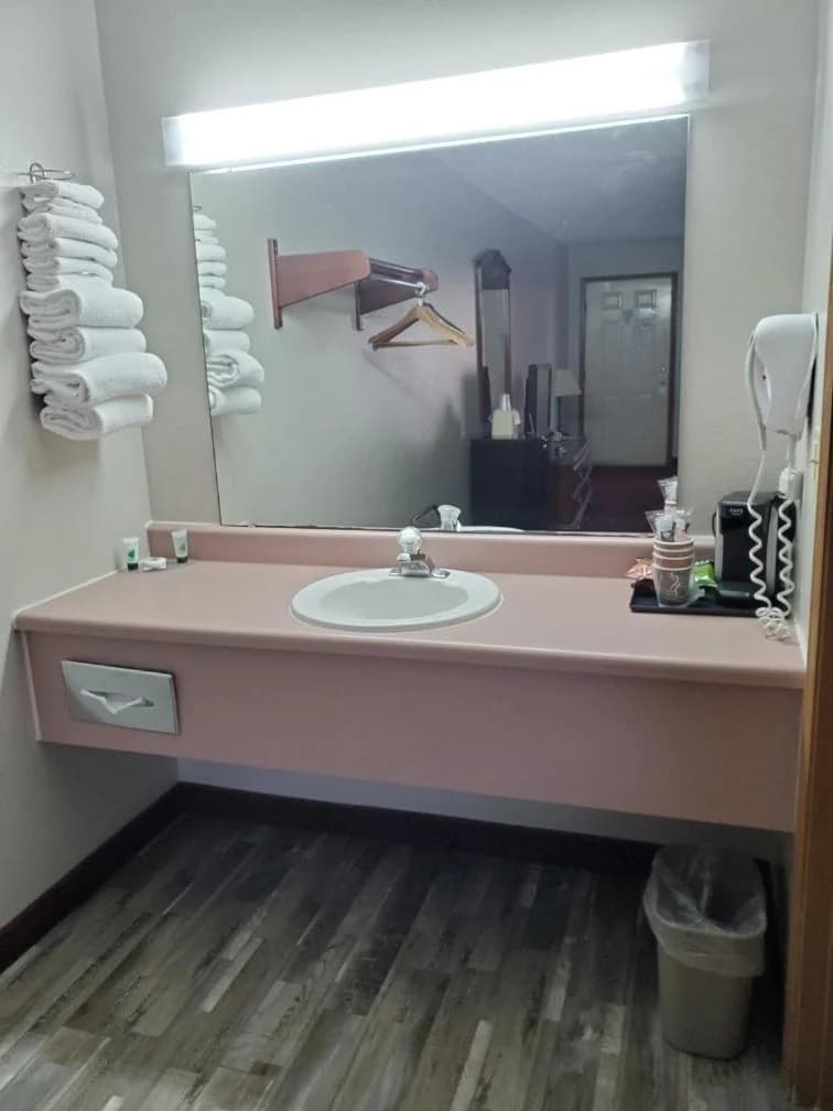 Twelve Oaks Inn photo