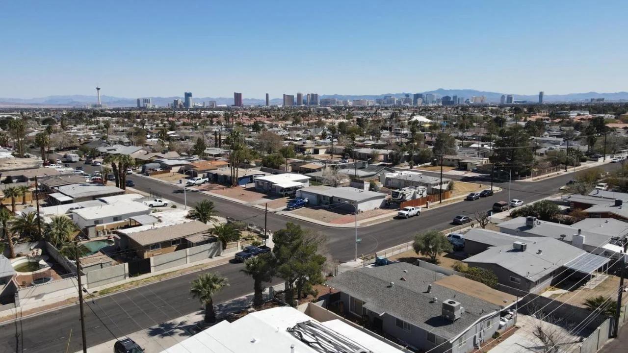 Vegas Apt 8 Mins to The Strip - Free Parking photo