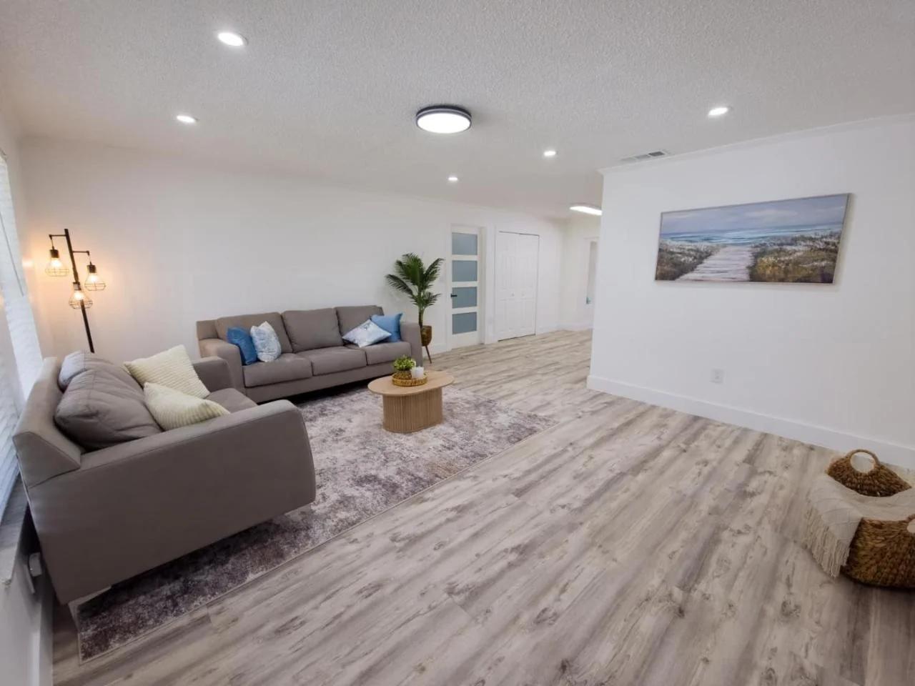 Velara Naples photo