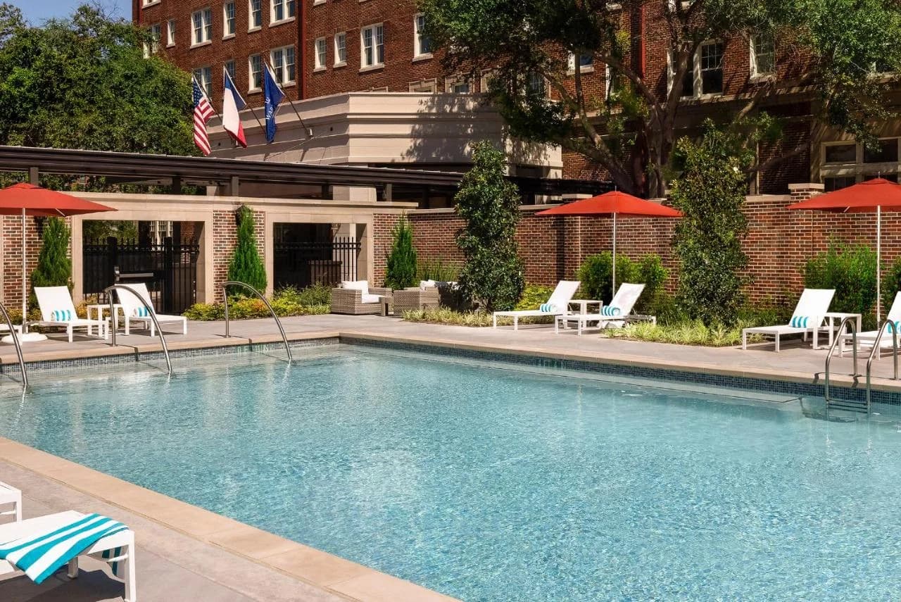 Warwick Melrose Hotel photo