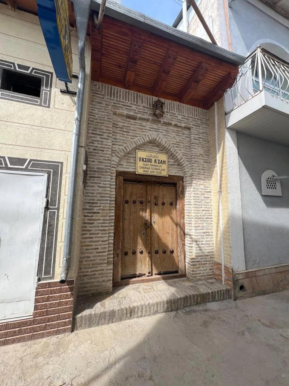 Vaziri A'zam Hotel
