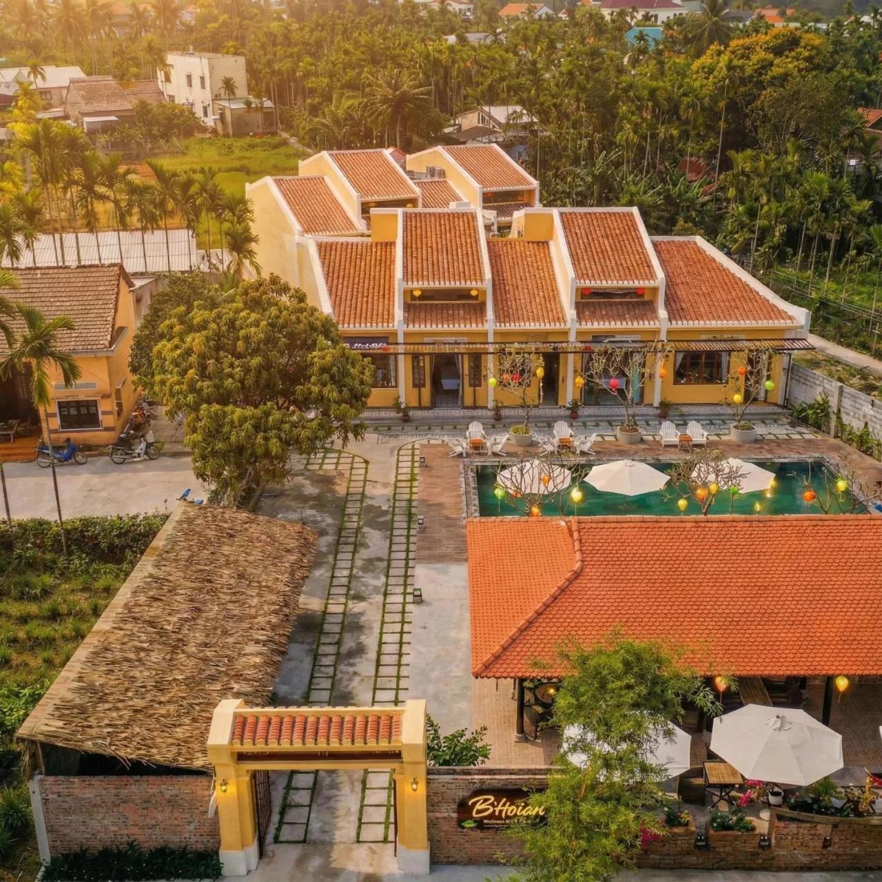 B'Hoian Retreat foto