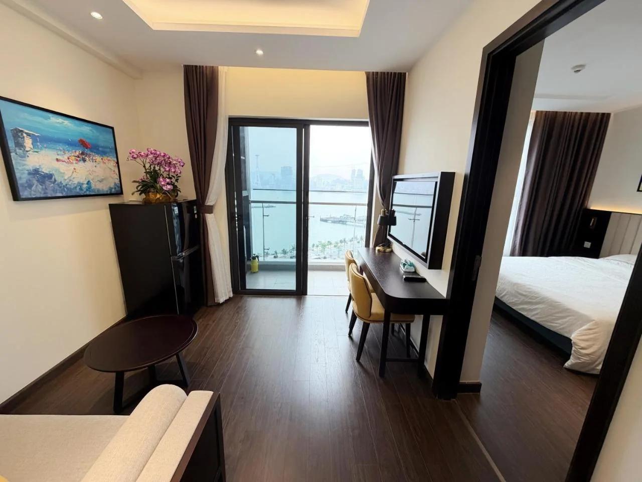 Nắng Apartment Hòn Gai photo