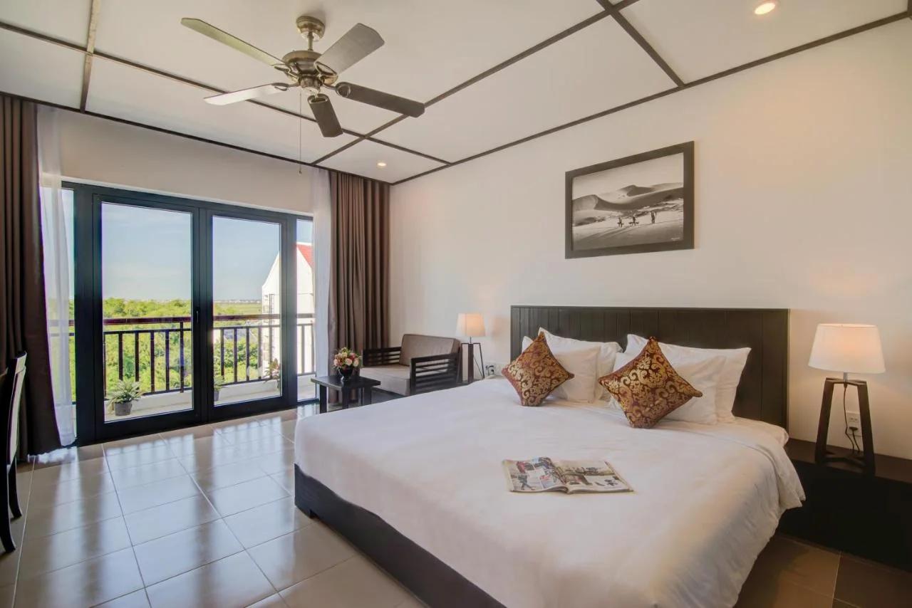 White Lotus Hotel Hoian photo
