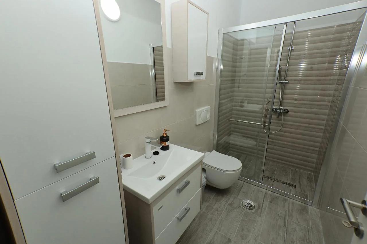 Livinn Apartments-Deluxe Apartment photo
