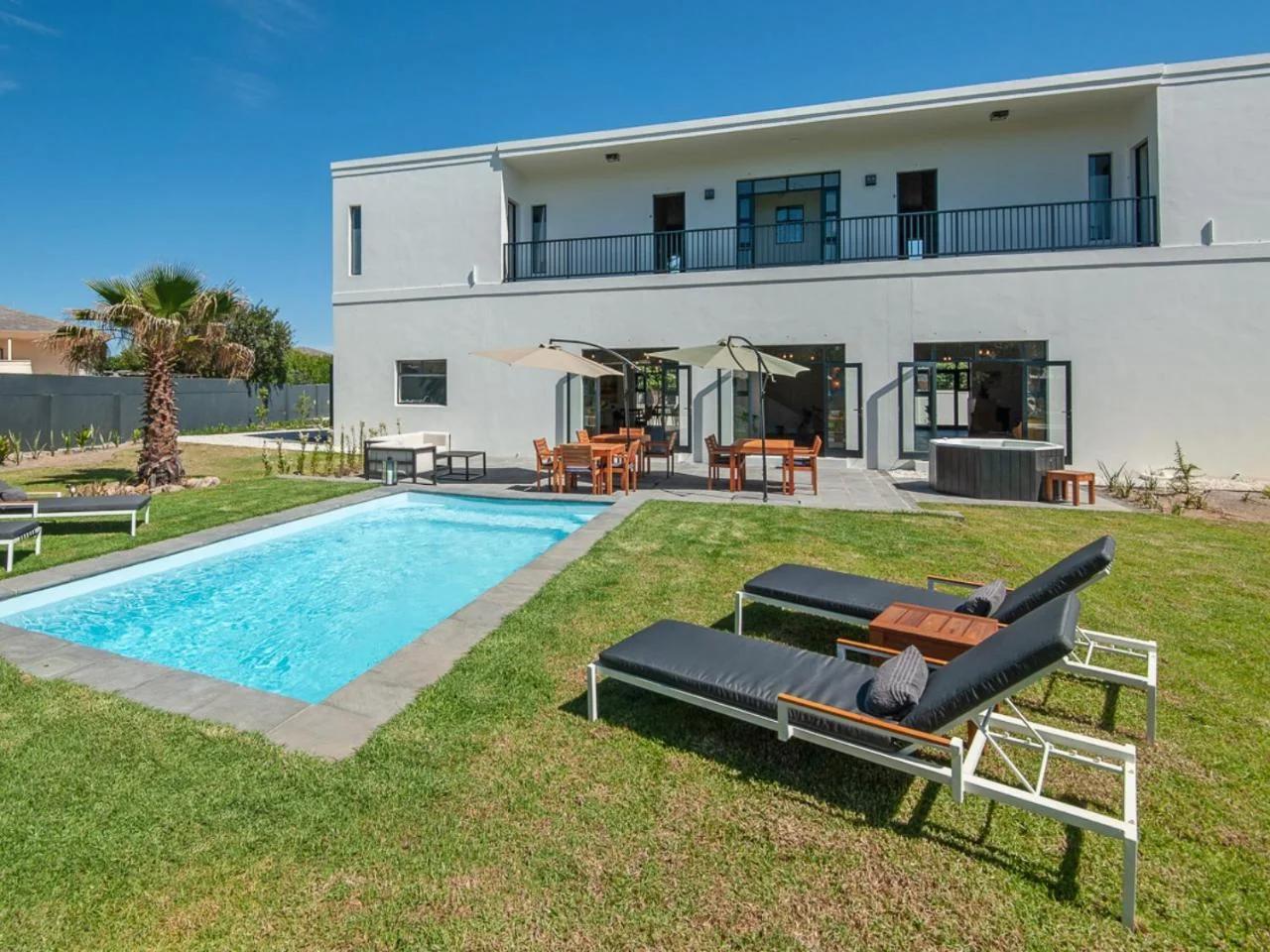 Glow Boutique Suites & Guesthouse photo