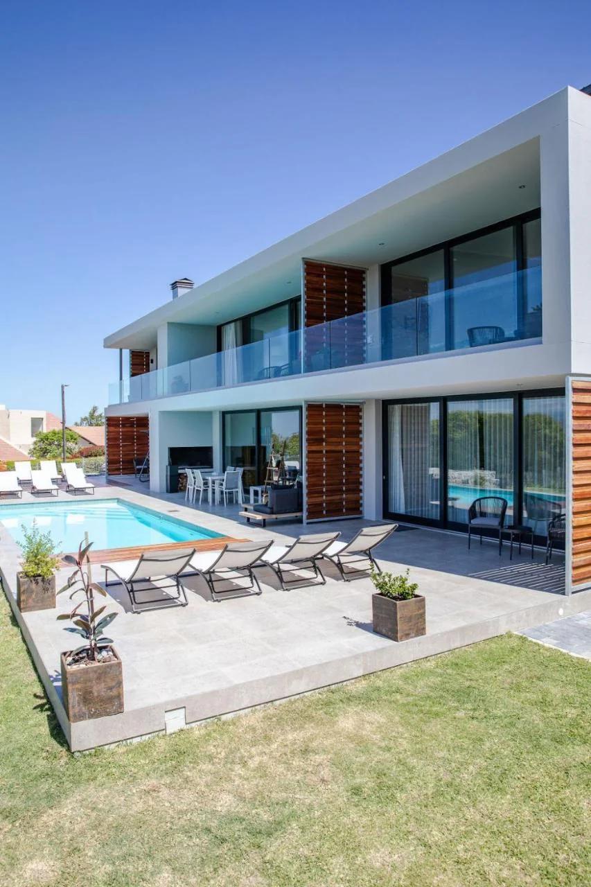 Hilltop Bayview Luxury Apartments photo
