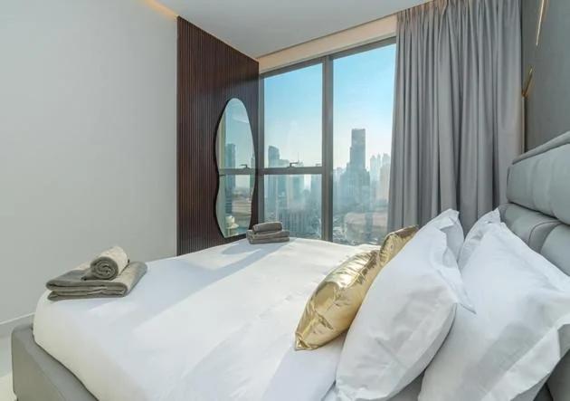Modern Stylish 2 Bedroom Apartment with Burj Khalifa View photo