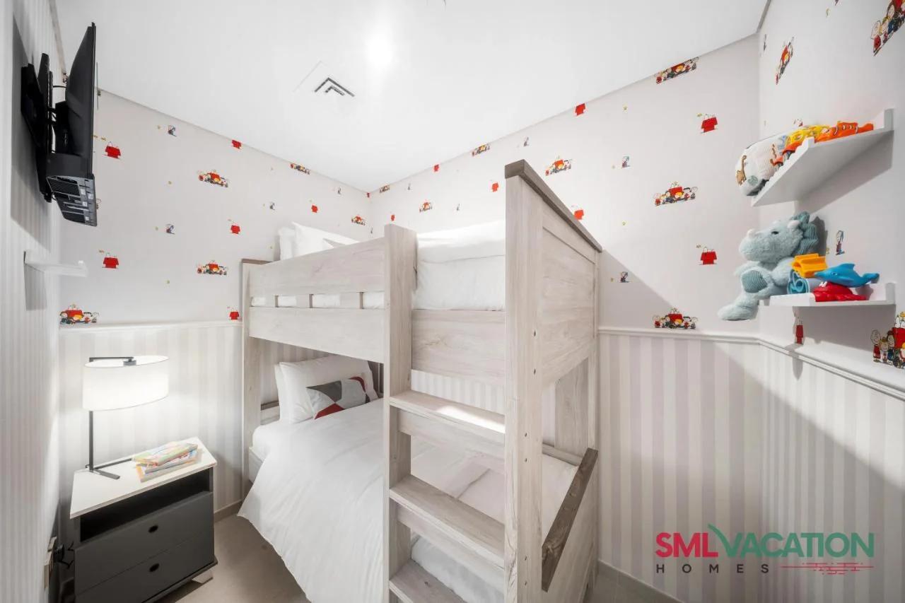 SML Vacation Homes - Sky High Apartments with Burj Khalifa and Dubai Fountain Views at Grande Signature, Downtown Dubai photo