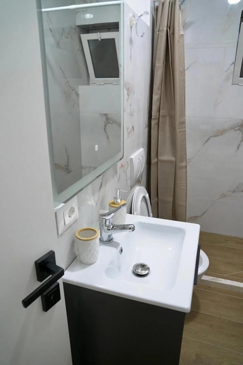 Arni's Apartments photo