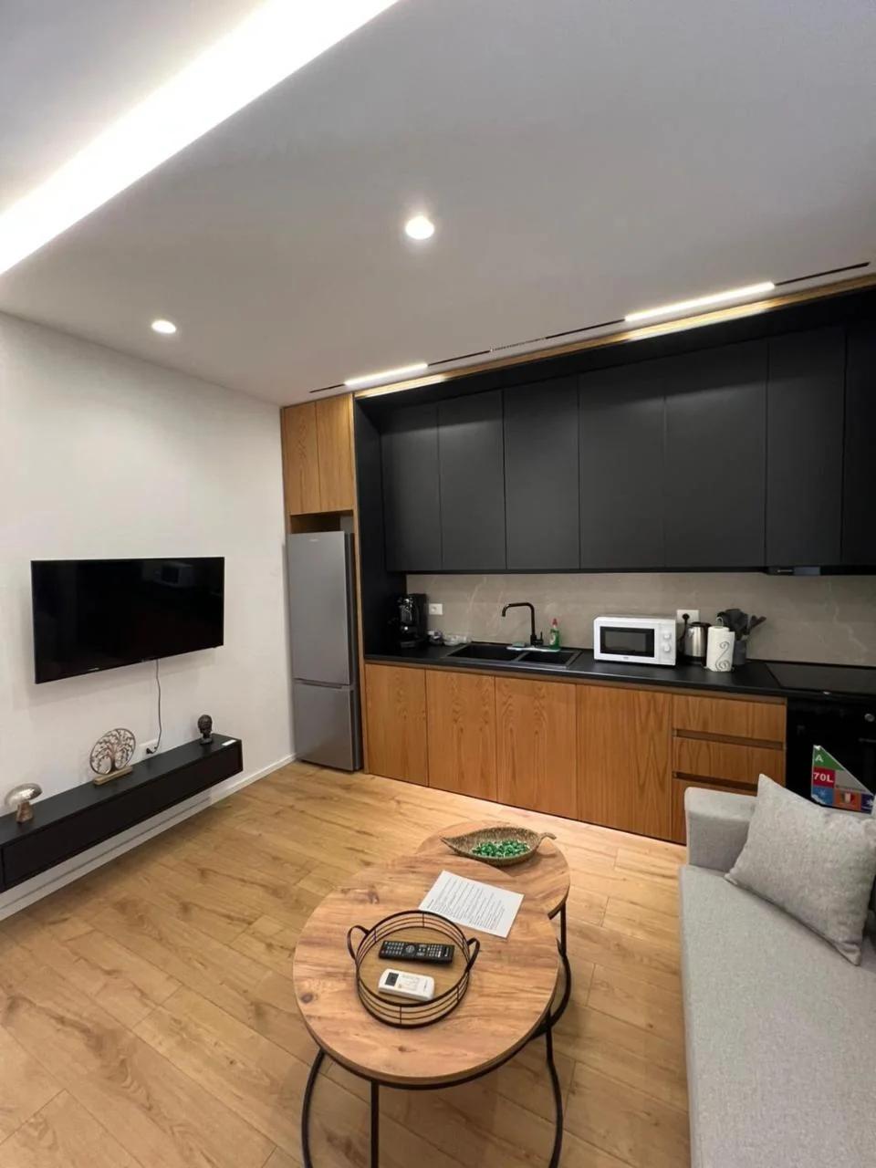 Dennys Apartments Villa at Komuna e Parisit photo