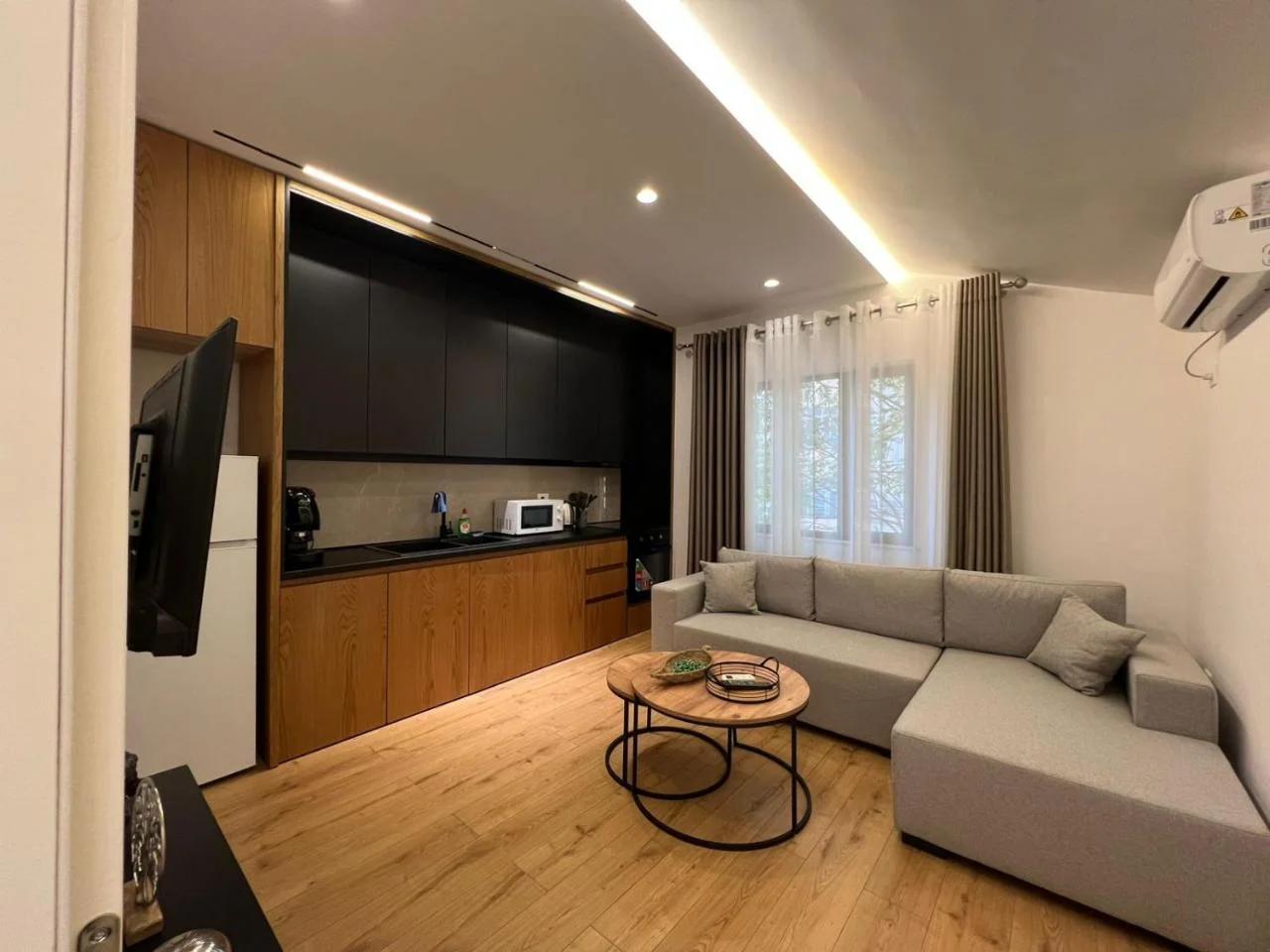 Dennys Apartments Villa at Komuna e Parisit photo