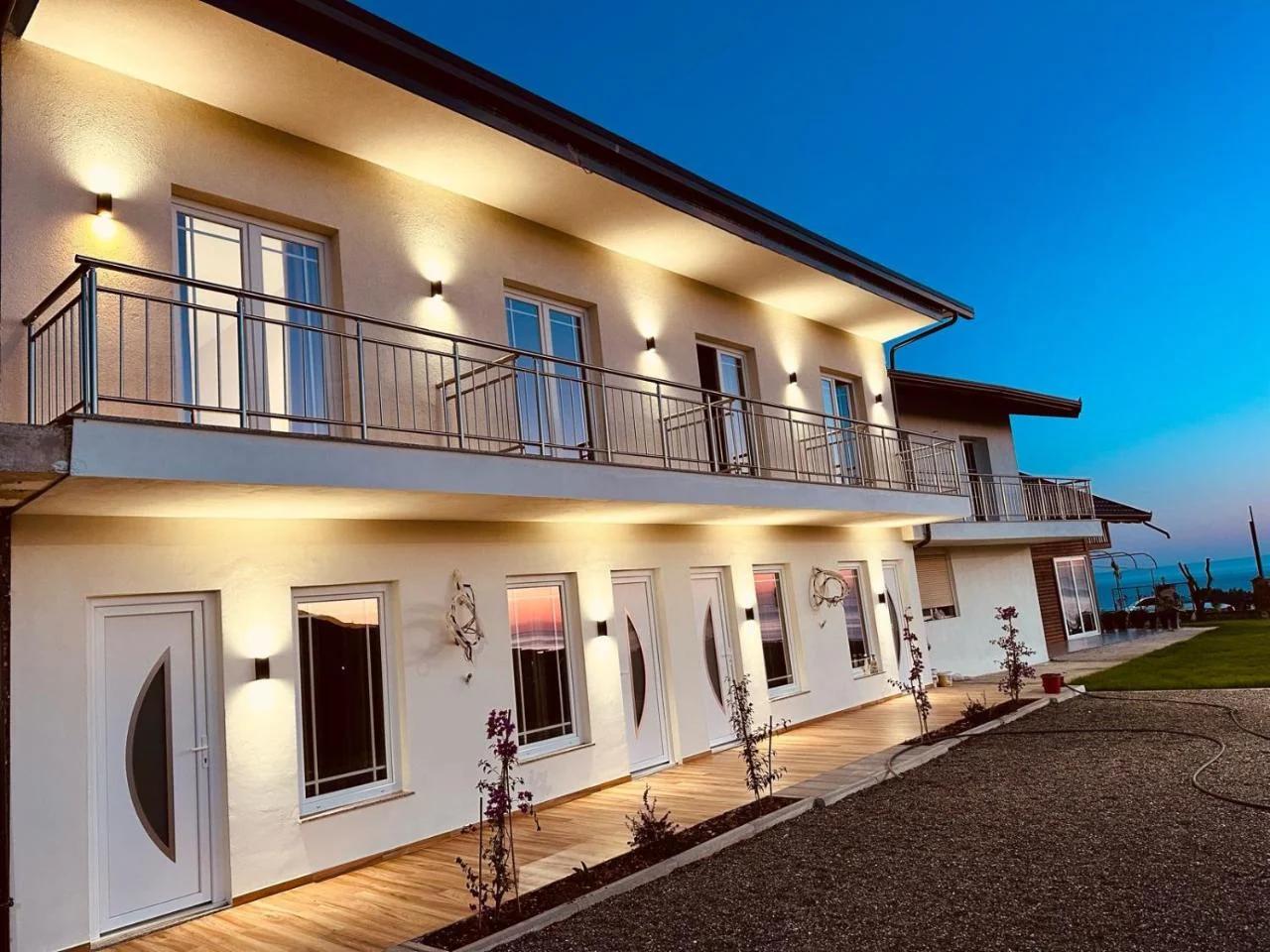 Sol Apartments Gjiri Lalzi