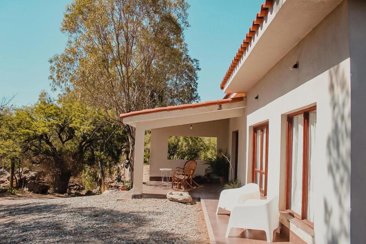 Casa del PEDREGAL rodeada de Paisajes y montañas foto