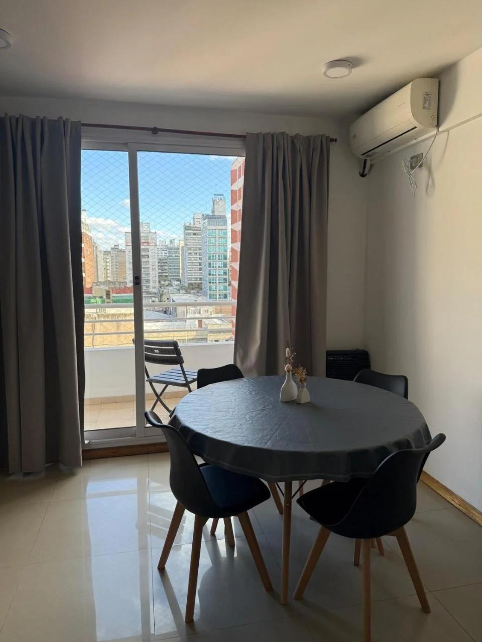 Monoambiente centrico con balcon y pileta photo