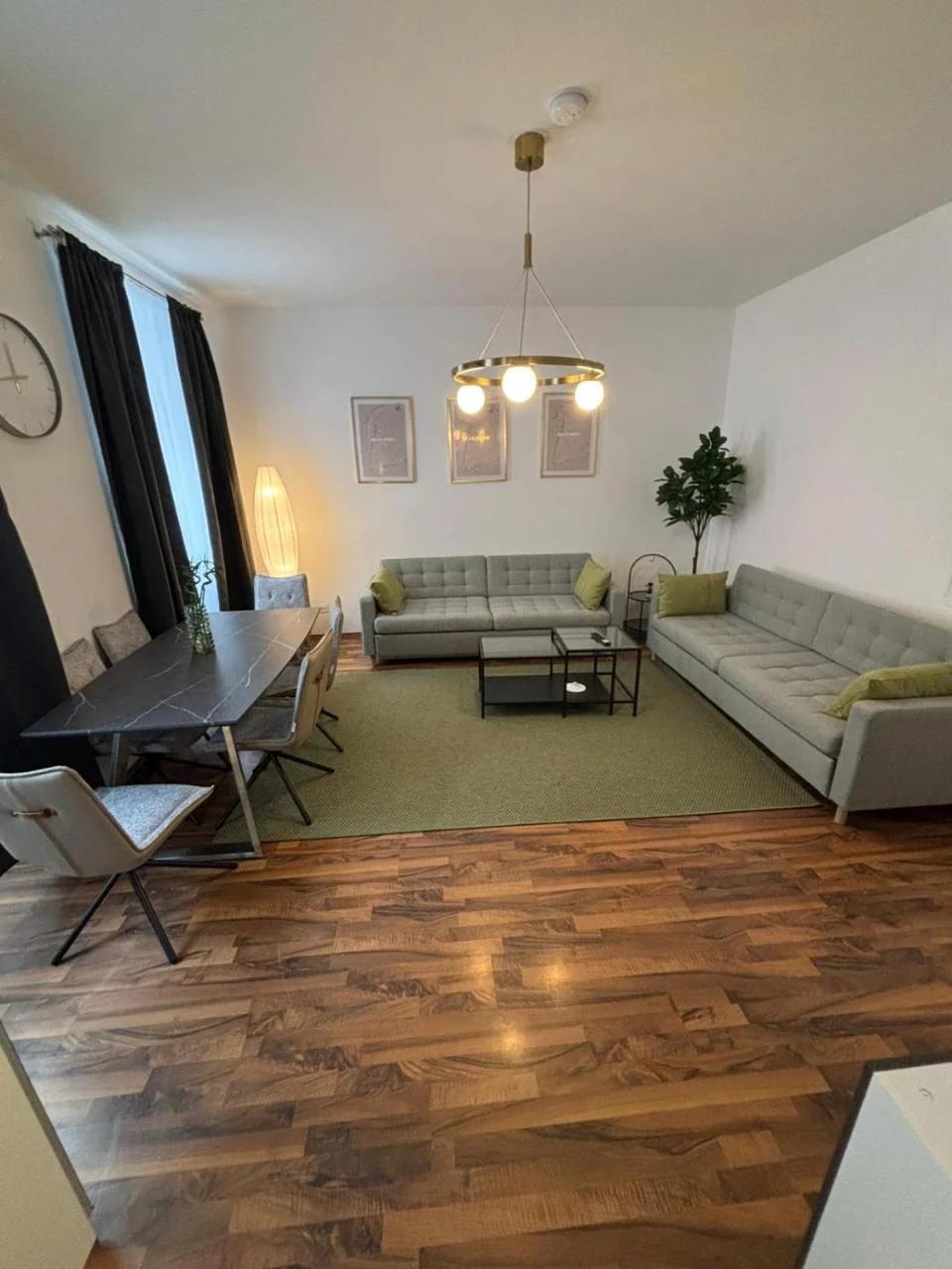 Spacious Garden Apartment 2 Bedrooms Private Terrace Near Metro