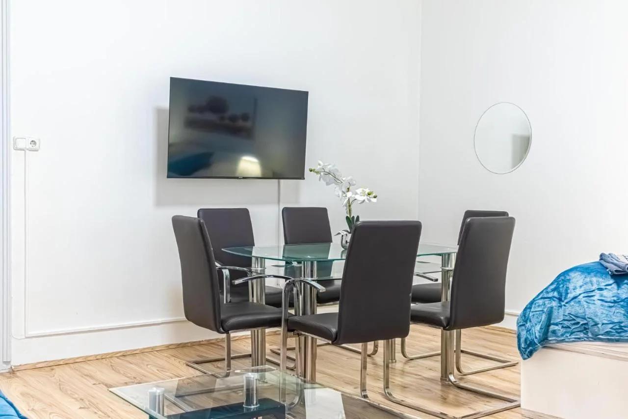 Sweet 2BR Apartment Perfect for short & Long Stays photo