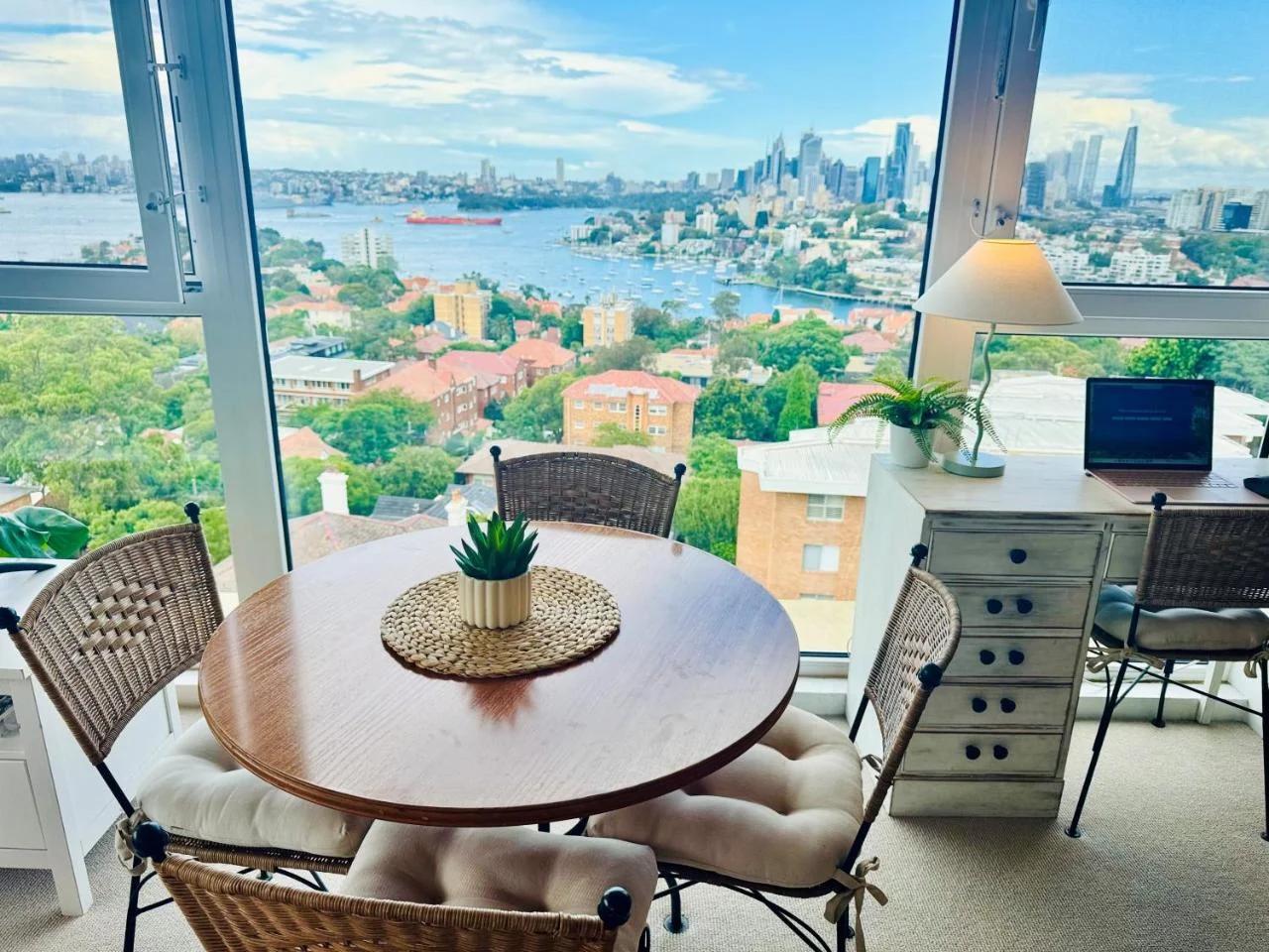 Breathtaking Harbour Bridge & Harbour Views, Corner Apartment, Free Parking photo