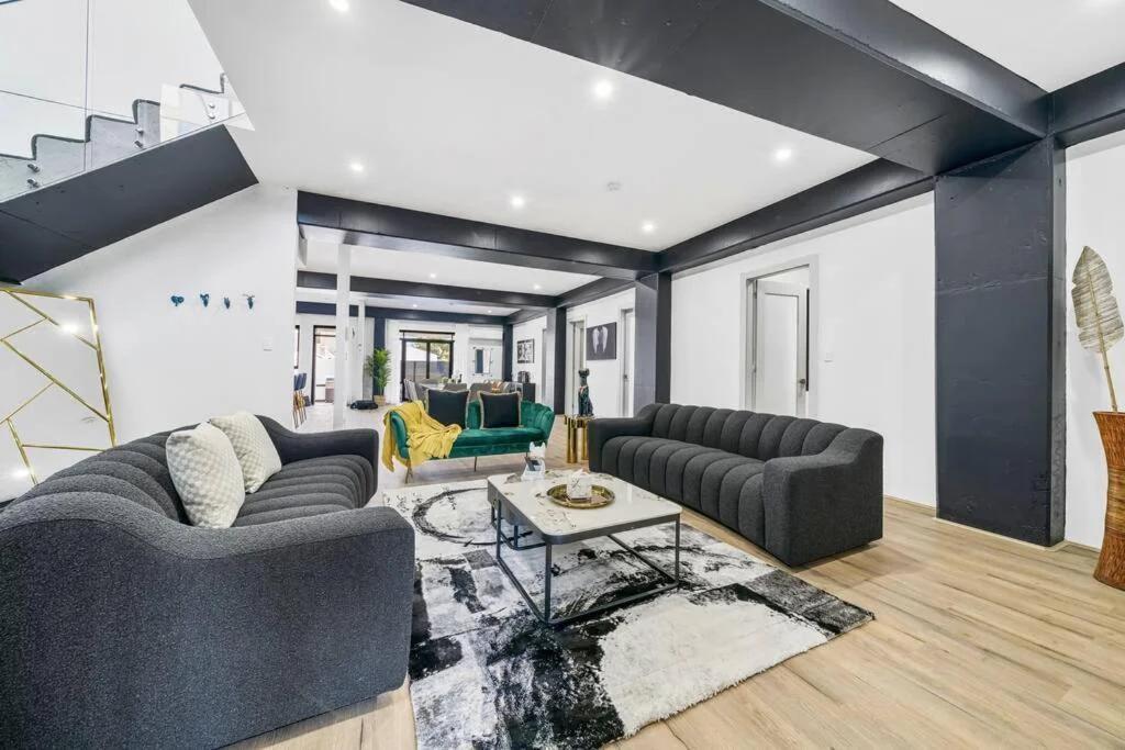 King’s Deluxe in Newtown photo