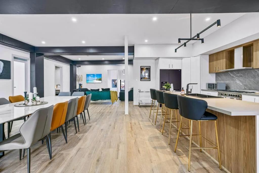 King’s Deluxe in Newtown photo
