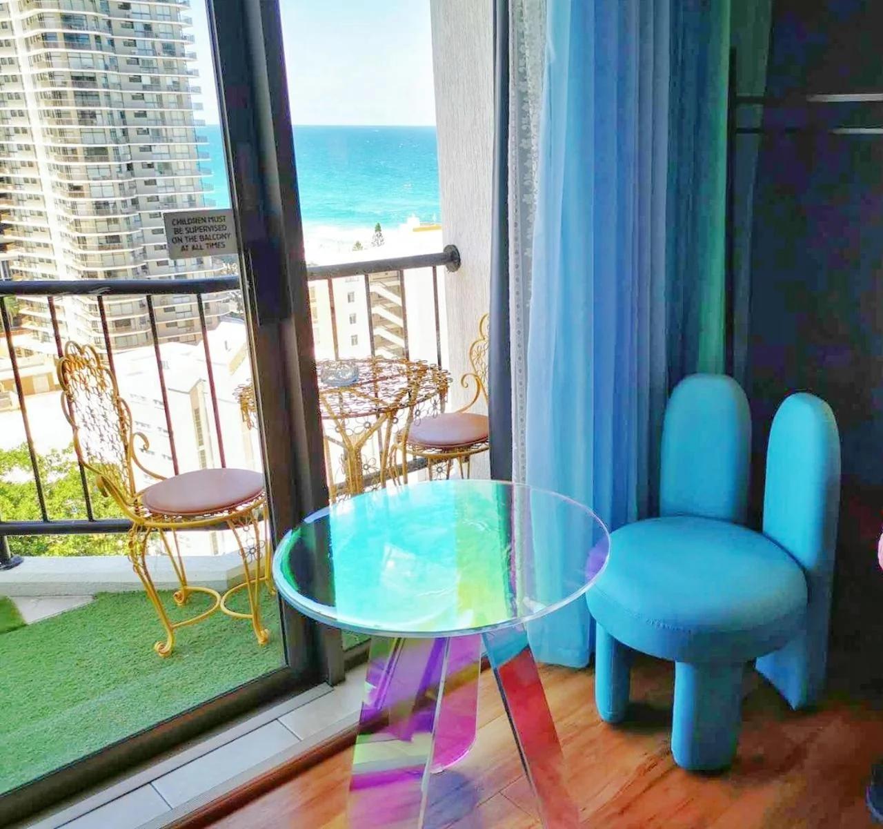 Ocean View Blue Bunny-Eared Stay in Central Surfers Paradise