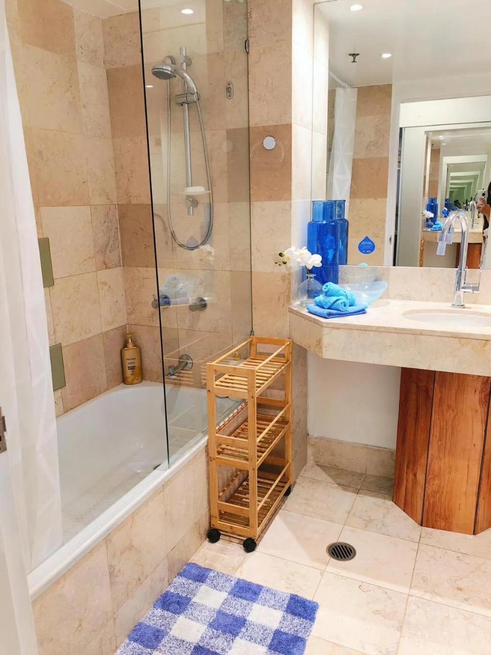 Ocean View Blue Bunny-Eared Stay in Central Surfers Paradise photo
