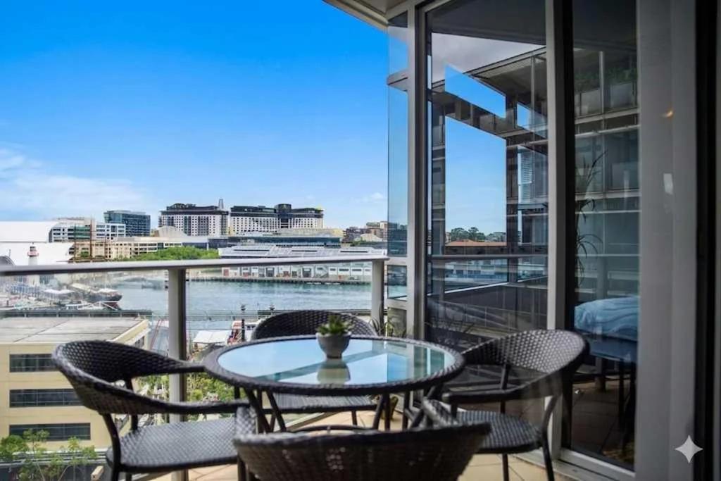 Panoramic Waterfront 2BR Apartment in Barangaroo with Pool, Gym, Sauna, Parking
