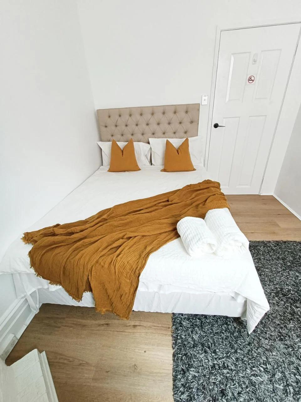Stunning Queen Room 1Min Walk to Station with 55 Inch TV photo