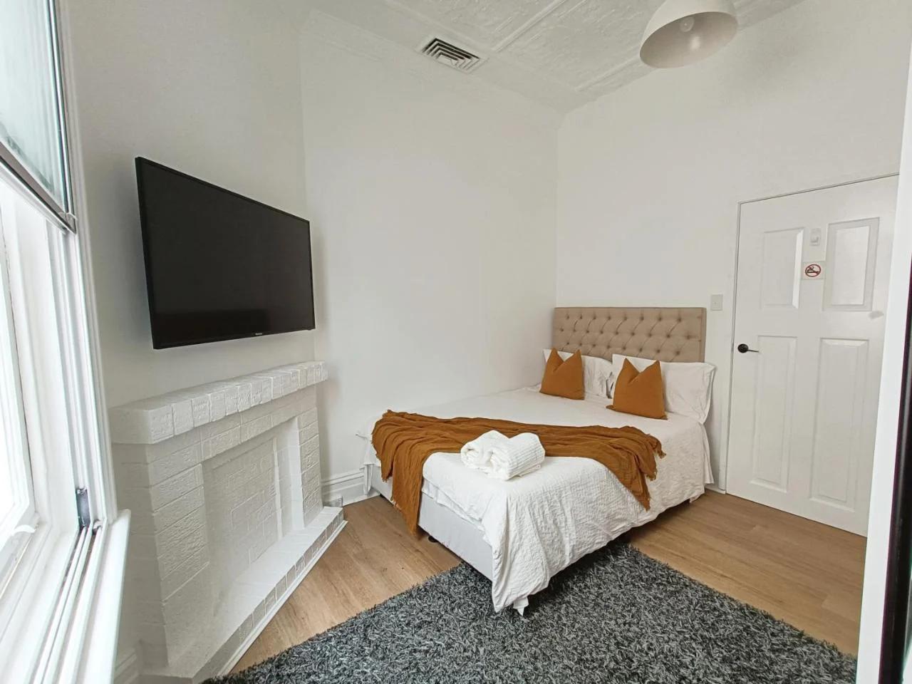 Stunning Queen Room 1Min Walk to Station with 55 Inch TV photo