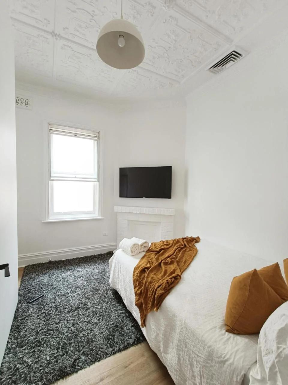 Stunning Queen Room 1Min Walk to Station with 55 Inch TV photo
