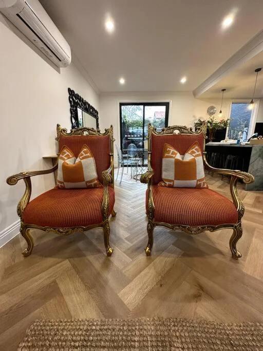 Stunning Townhouse - 10 min to CBD photo