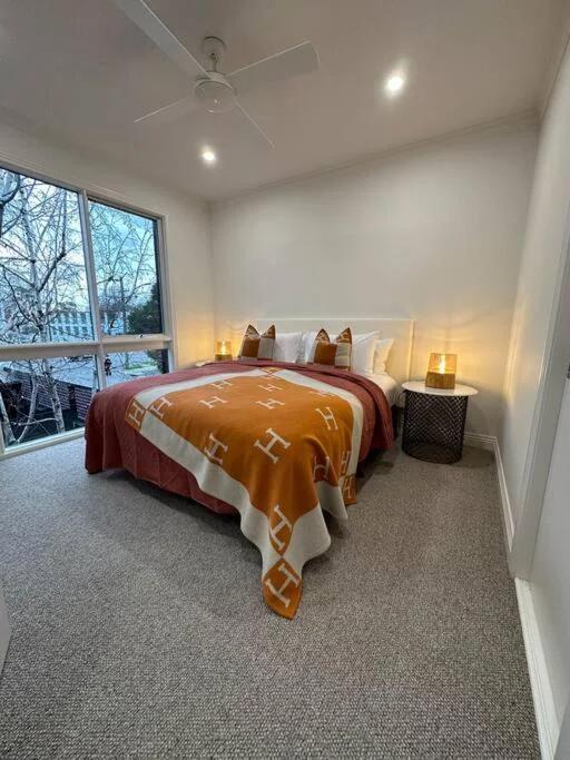 Stunning Townhouse - 10 min to CBD photo