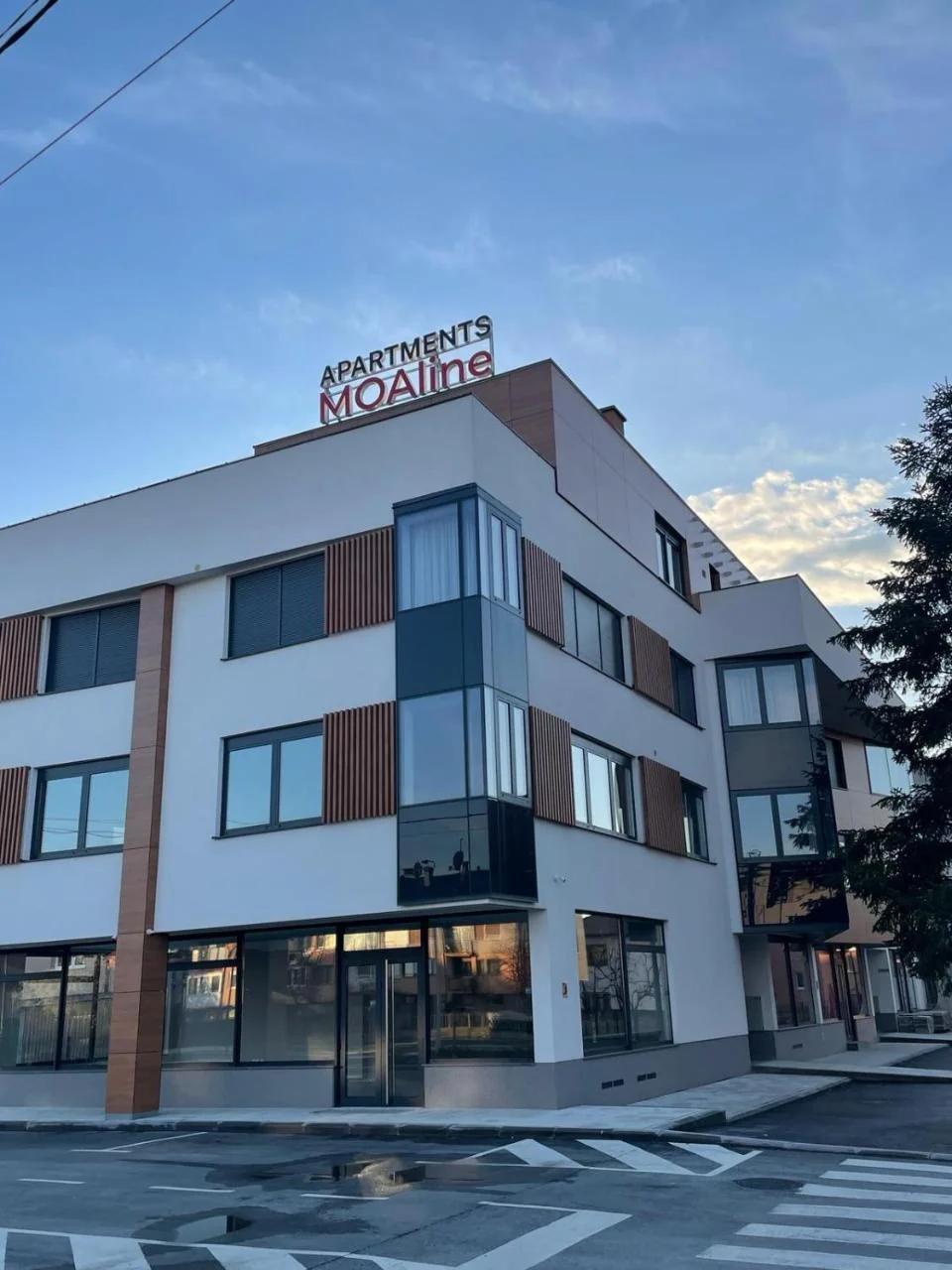 Moaline Apartments, free parking photo