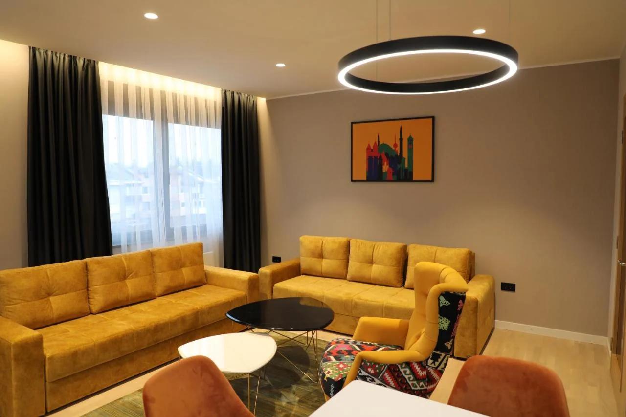 Moaline Apartments, free parking photo