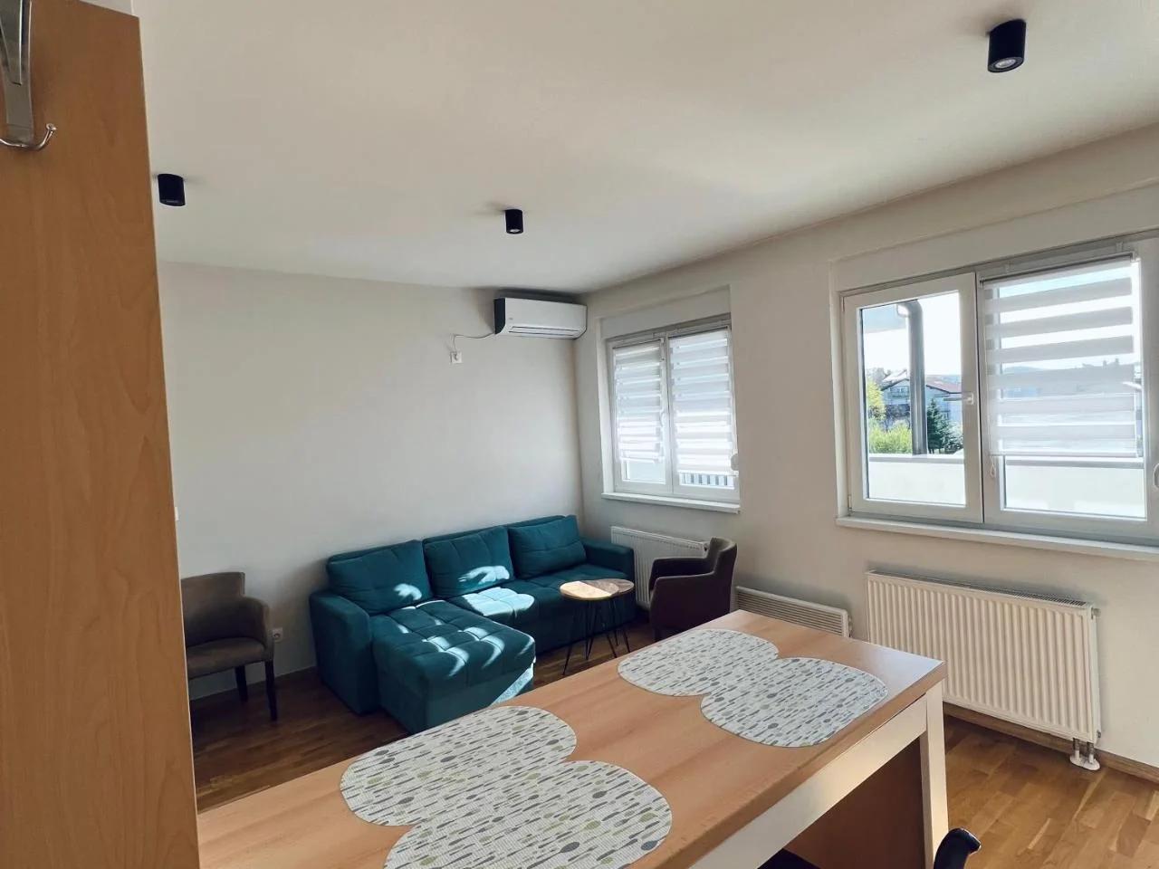 Top Floor UKC - Private Parking