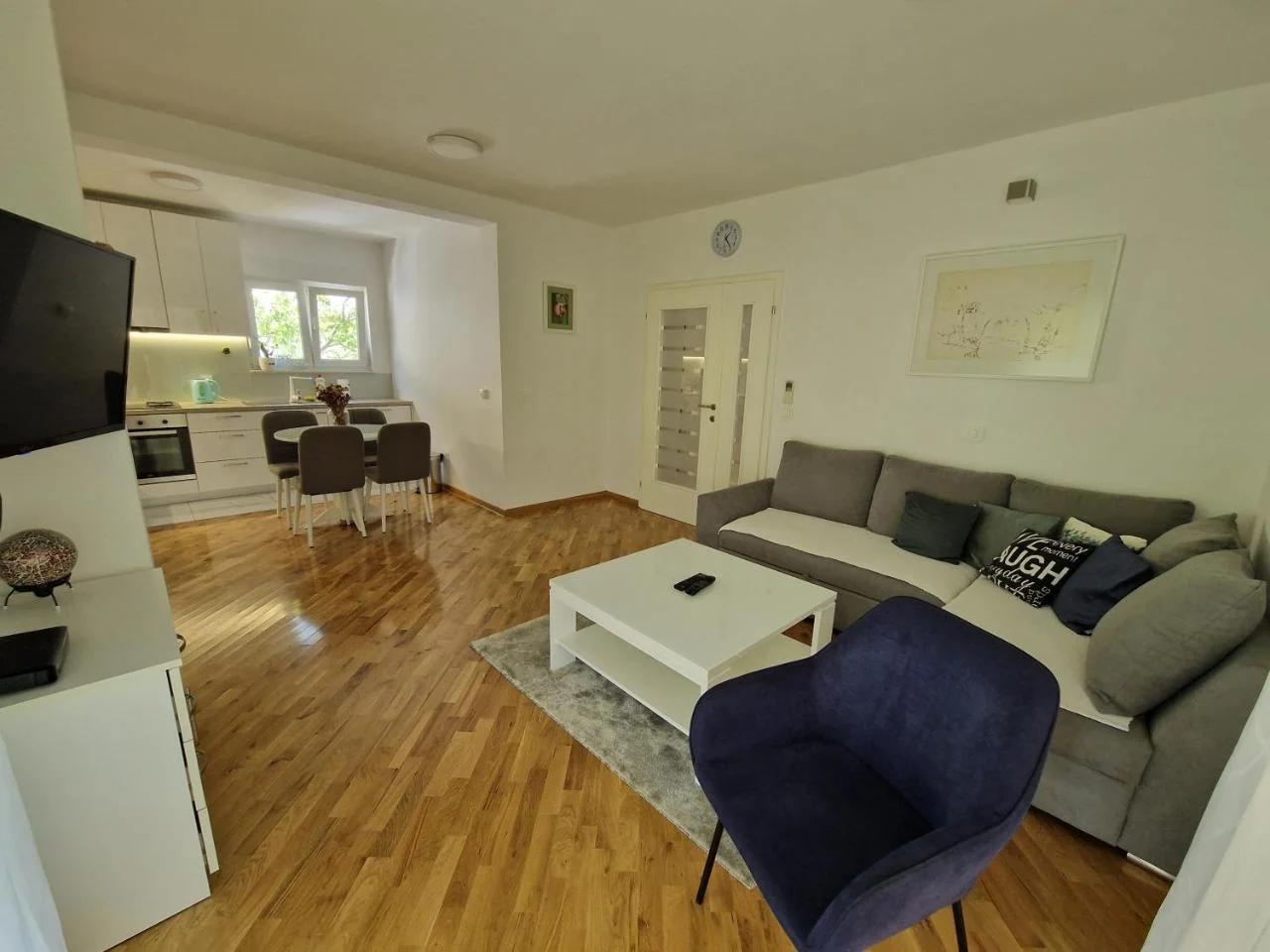 Villa Tamara with garden and river view - free private parking Bicycle & Motorcycle Garage photo