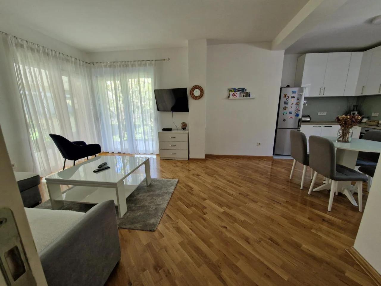 Villa Tamara with garden and river view - free private parking Bicycle & Motorcycle Garage photo