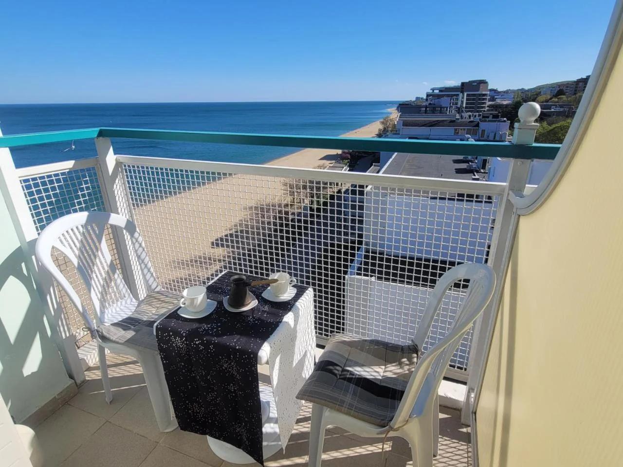 Sea Breeze - First Line Sea View Apartment Golden Sands photo
