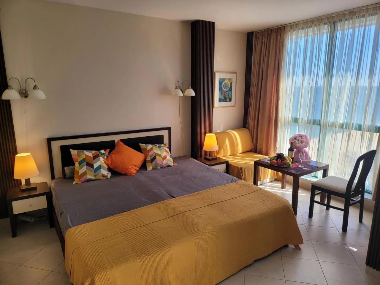 Sea Breeze - First Line Sea View Apartment Golden Sands photo
