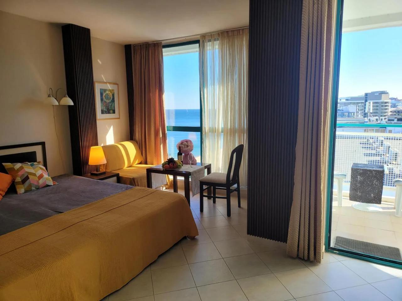 Sea Breeze - First Line Sea View Apartment Golden Sands photo