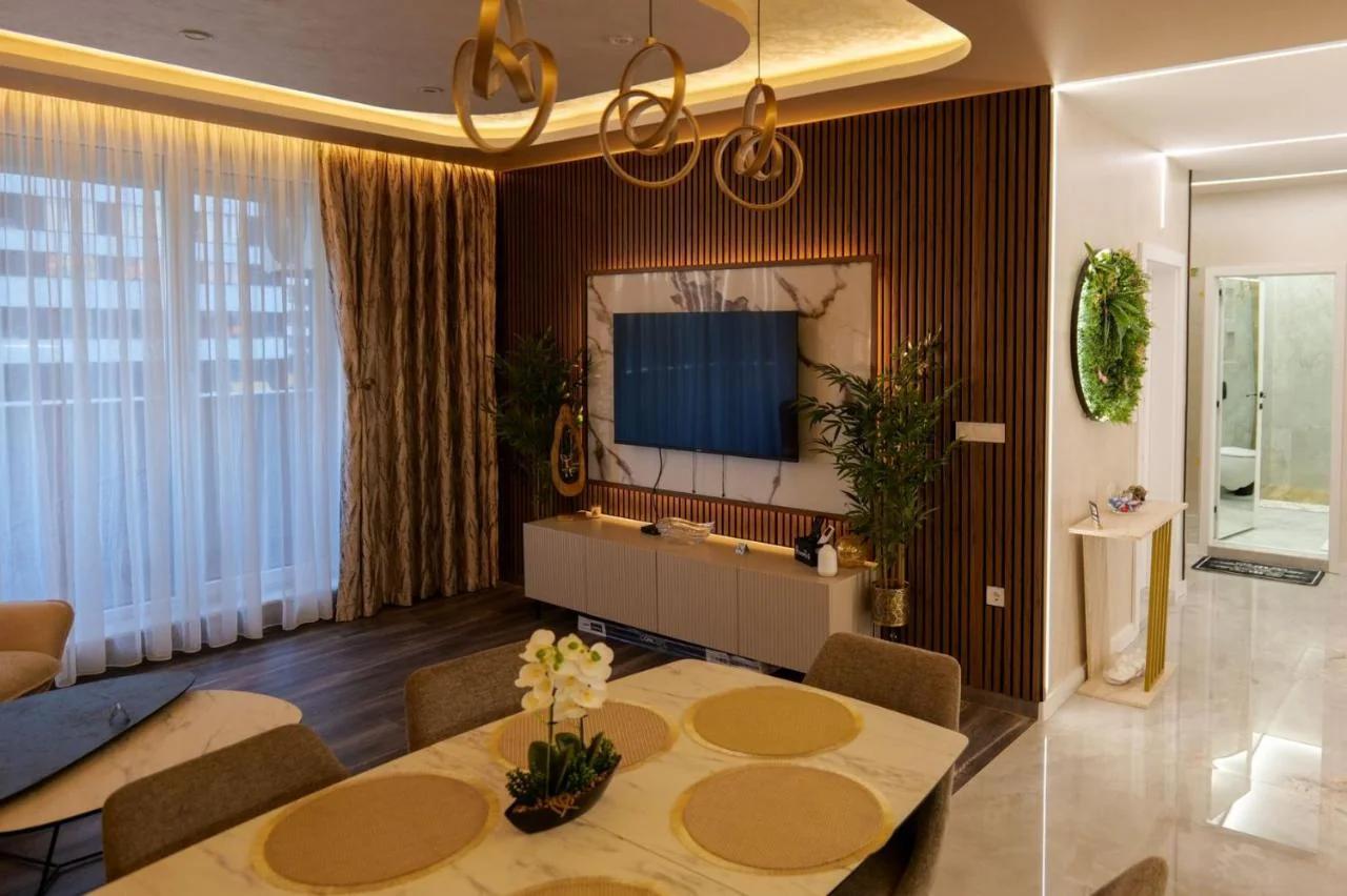 The Sunrise and the Sunset Apartment - Luxury 2BR Apartment with Mineral Pool & Parking foto