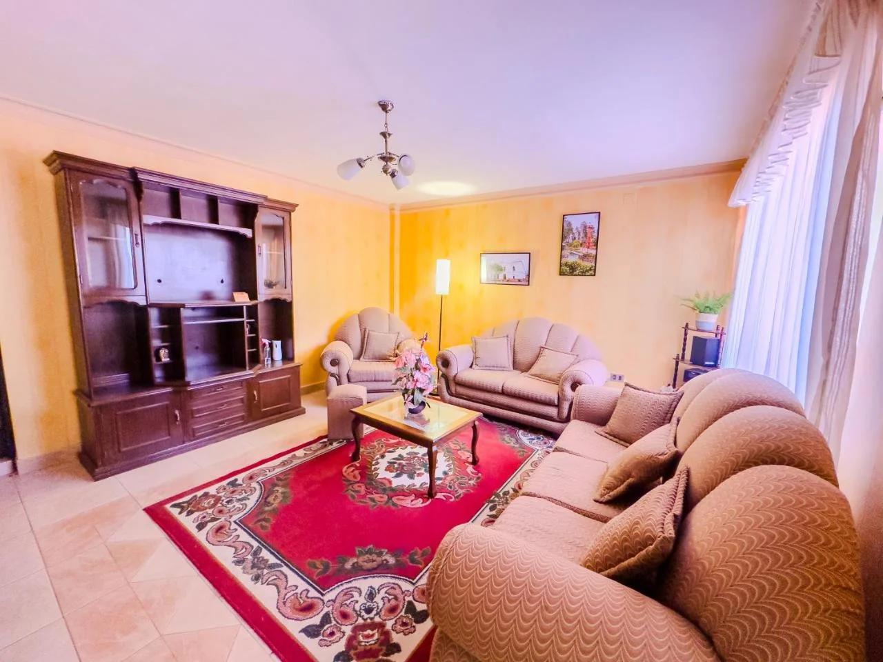 Amplio departamento de 3 habitaciones para 5 personas a 4 cuadras de la Plaza 25 de Mayo photo
