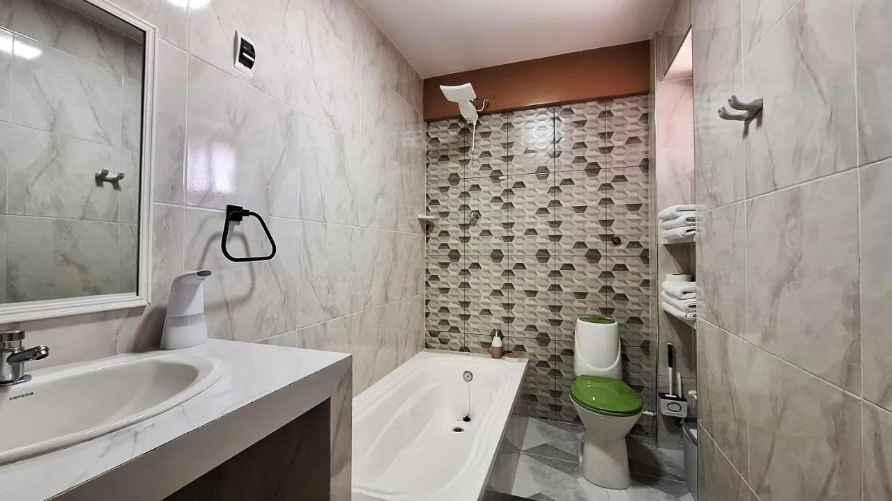 Céntrico y tranquilo con 2 baños, WiFi super veloz, a pasos de restaurantes y agencias de turismo photo
