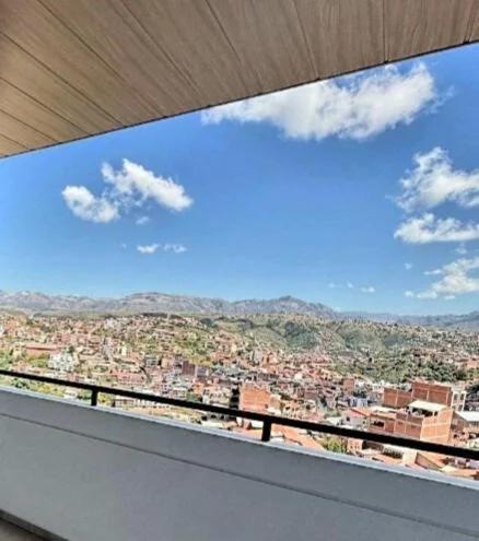 Fantastico, con balcones y bellas vistas photo