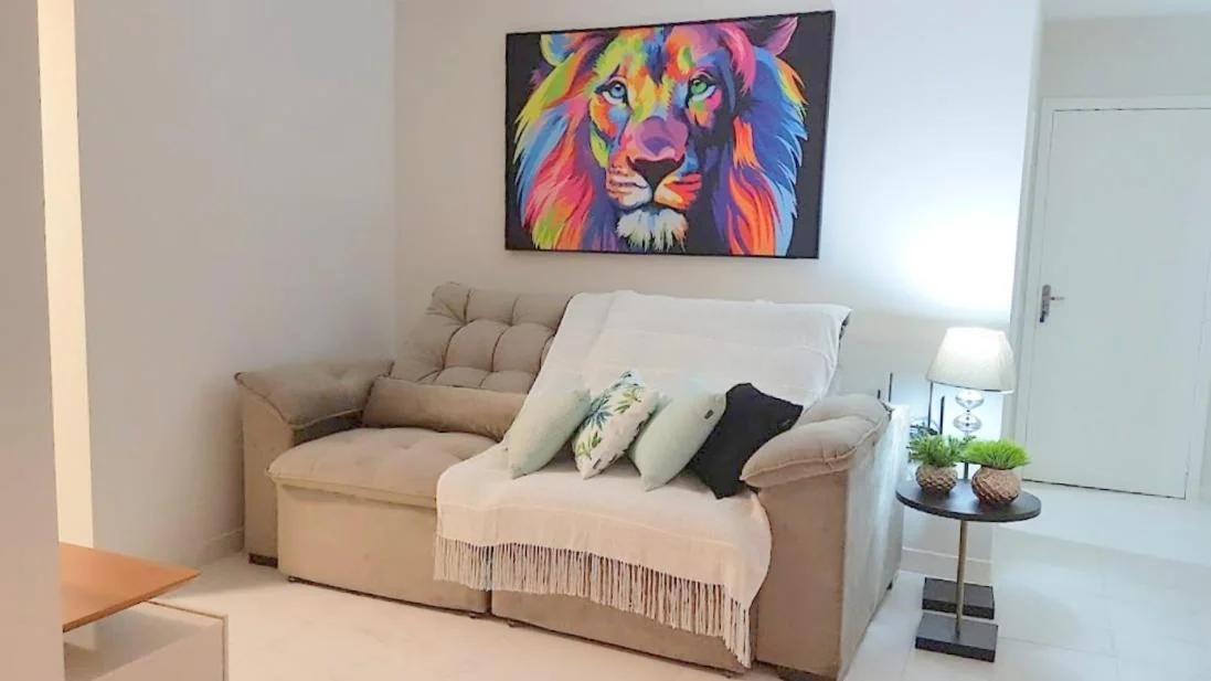 Apartamento CONFORTO CLIMATIZADO prox do SHOPPING NAÇÕES prox ABBA Church - cozinha completa - Ar condicionado - WiFi - Smart Tv 32' - Youtube e Apps - estacionamento privado - Portaria 24h - Acomoda até 8 pessoas - Anfitriã SuperHost no BNB 5 Estrelas