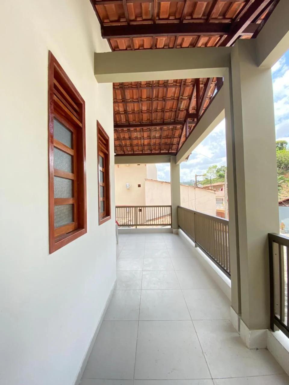 Apartamento de 3 quartos no primeiro andar photo