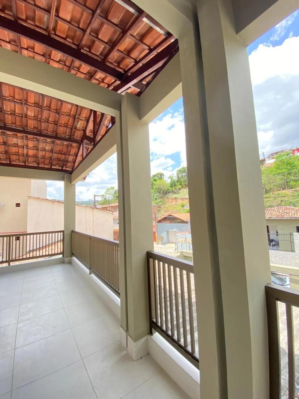Apartamento de 3 quartos no primeiro andar photo