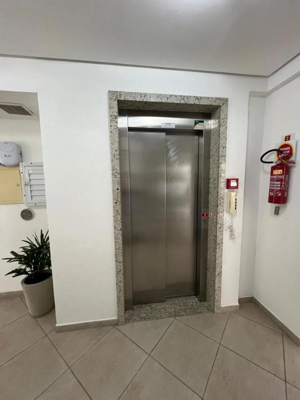Apartamento Ingleses 400 metros da praia photo
